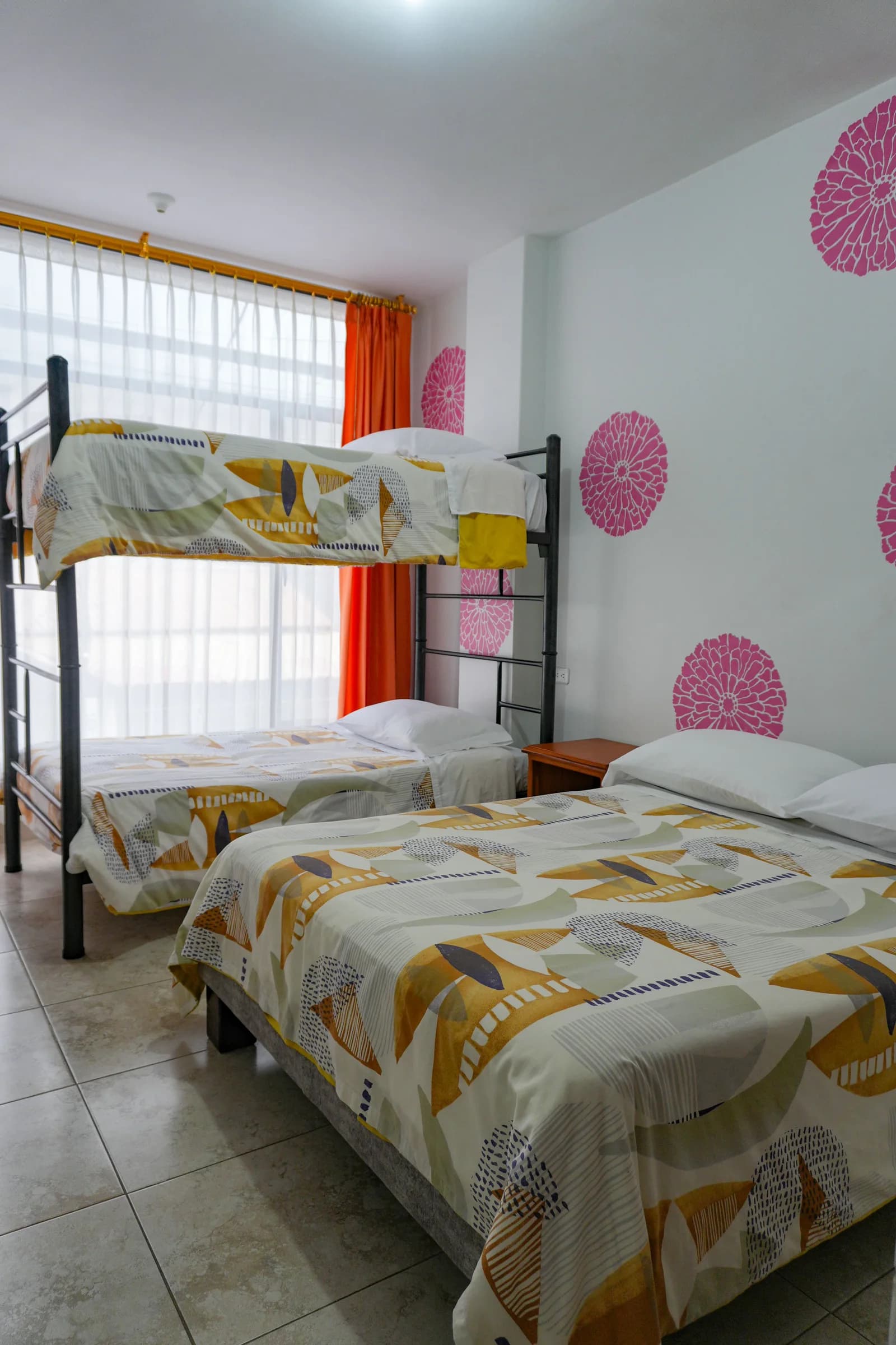 Habitación Cuádruple con Litera en Baños de Agua Santa 3