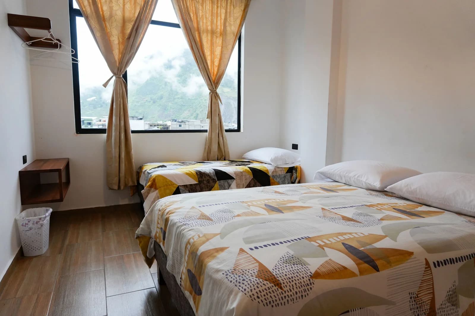 Habitación Triple en Baños de Agua Santa 2
