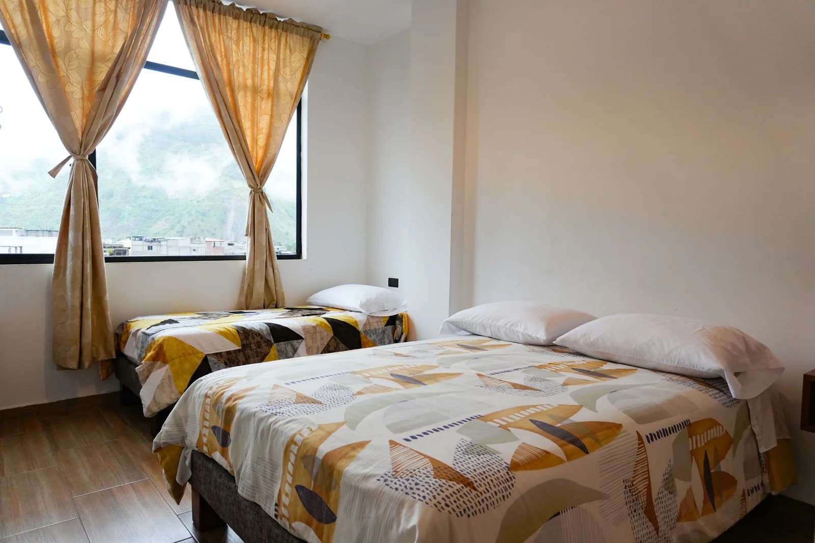 Habitación Triple en Baños de Agua Santa 1