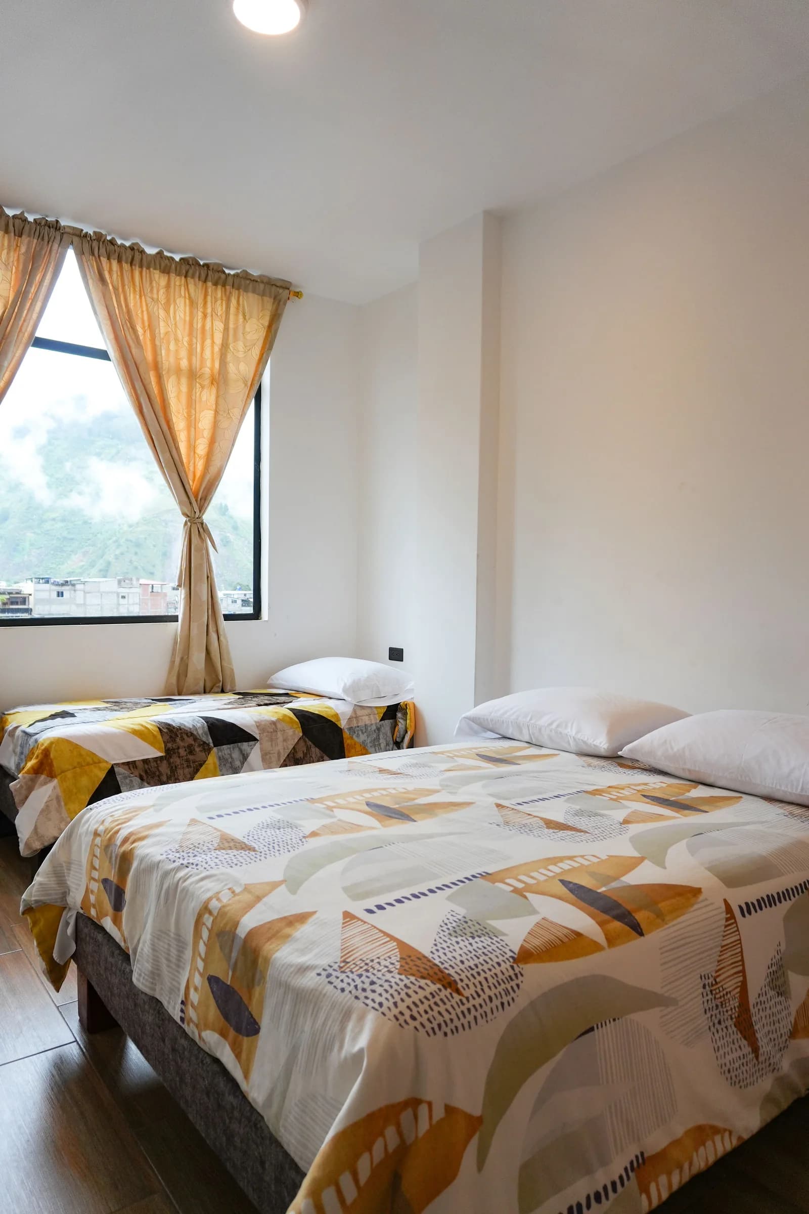 Habitación Triple en Baños de Agua Santa 3